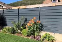 Clôture aluminium Alu20 gris RAL7016 sur muret