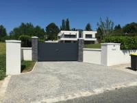 Portail battant aluminium Aluline plein gris anthracite - RAL 7016