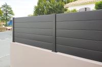 Clôture aluminium Alu20 sur murêt brun RAL 7016