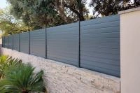 Clôture Aluminium Alulam RAL 7016 sur murêt