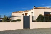 Clôture aluminium barreaudée droite gamme Alustyl sur murêt - Hauteur 0,8 m - RAL 7016